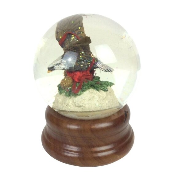 Bald Eagle Christmas Musical Snow Globe With Wooden Base - Picture 3 of 6